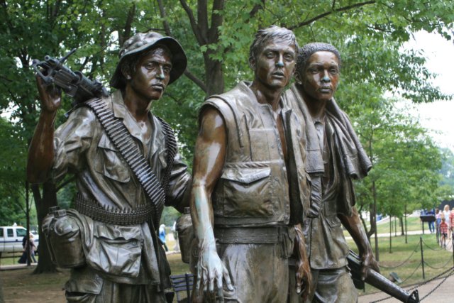 vietnamwarmemorial2.jpg