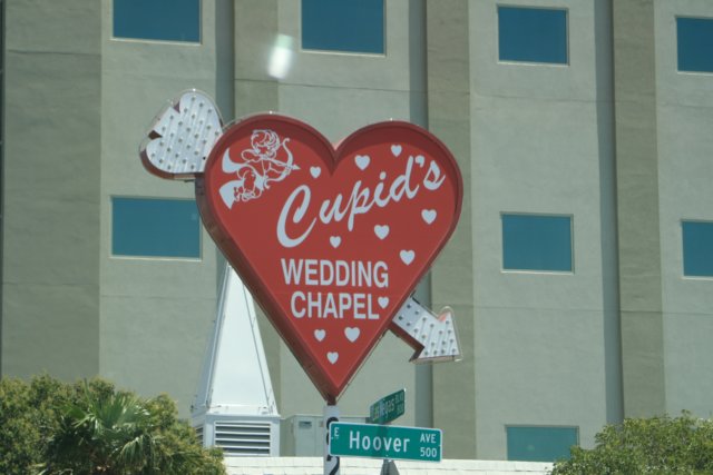 vegasweddingchapel4.jpg